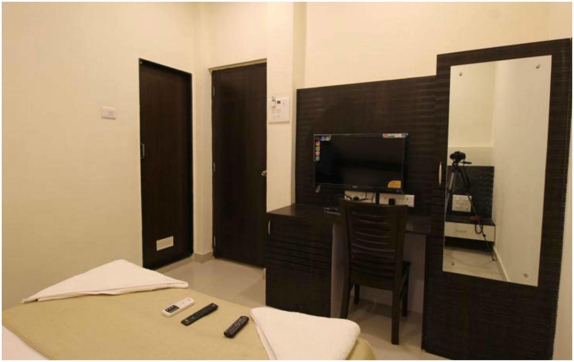 Treebo Trip Ashir Inn Mumbai Exterior foto